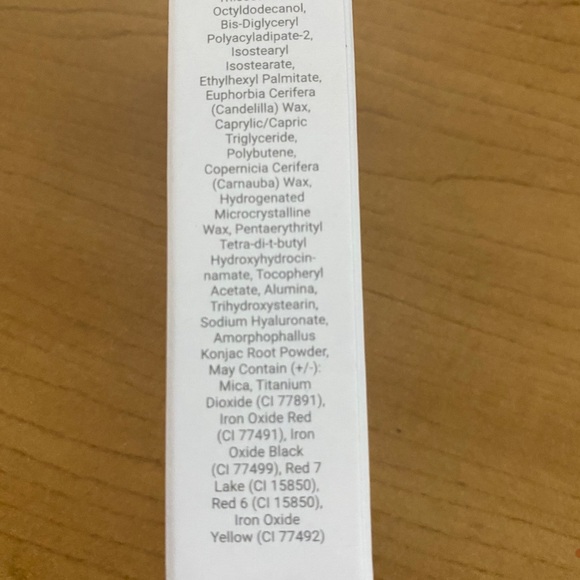 True + Luscious super moisture lipstick - Picture 6 of 8